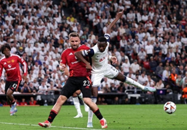The lowest level of the UEFA Cup final in history?