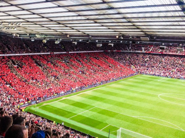 Reporter: Manchester United s revenue increased by 17.4% in the third quarter of this fiscal year, and operating profit of £700,000