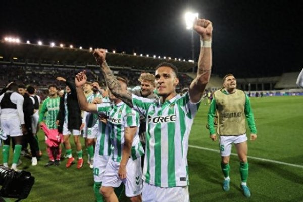 He loves it very much! Spanish media: Anthony has made it clear that he doesn t want to go back to Manchester United and is willing to return to Betis with a significant salary cut