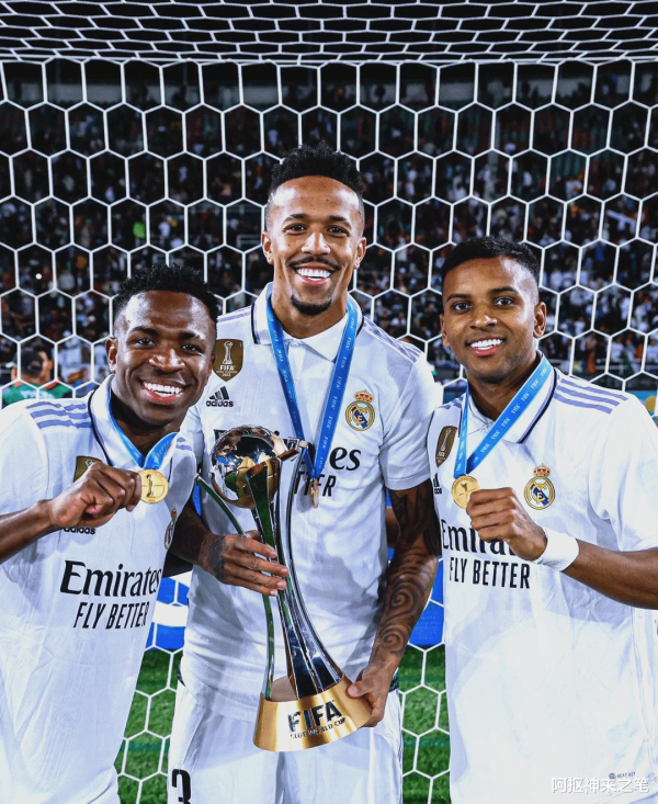 Club World Cup: Old Masters’ Reunion Night! Mbappe’s showcased Paris jersey before the game caused heated discussion, with a football diary sweeping the plate to share